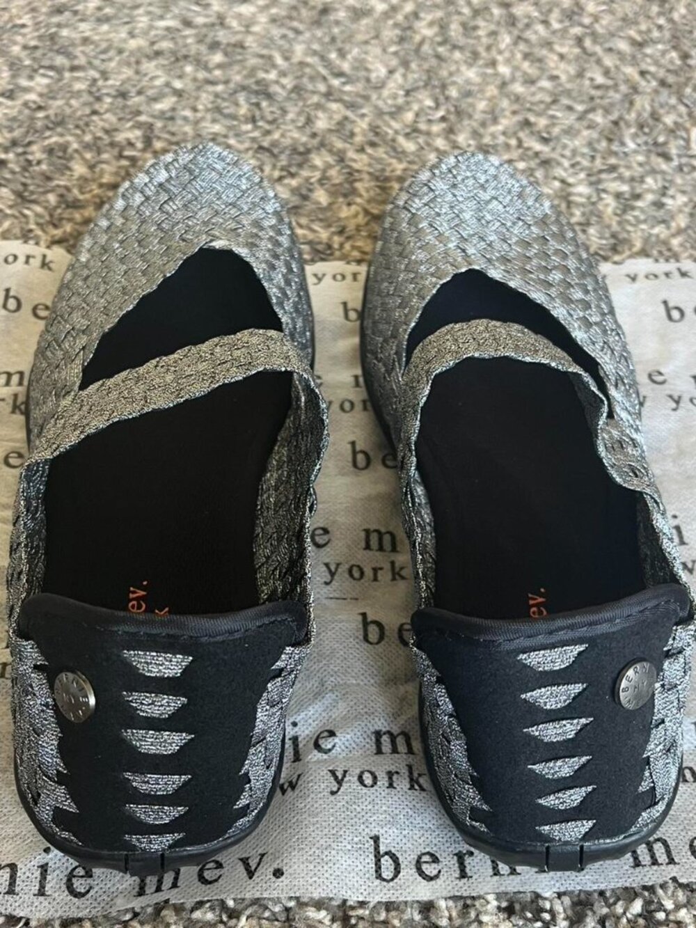 Bernie Mev Women's Silver Gray Mary Jane Flats Size 11 Shiny Comfy Chic Everyday - Picture 4 of 6